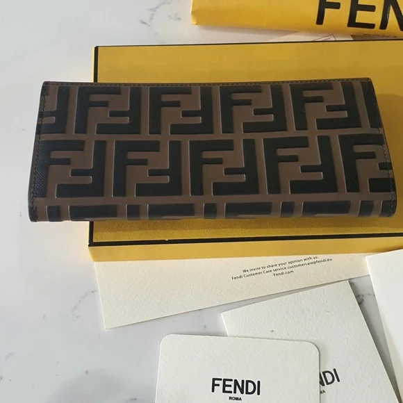 Fendi Continental Red wallet - Picture 9 of 9
